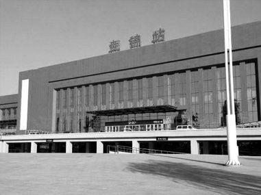 在東北盤(pán)錦經(jīng)營(yíng)一家絲網(wǎng)商店。